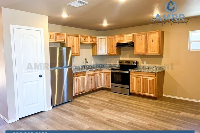 Building Photo - 1301 E 16th St