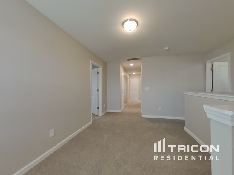 Building Photo - 129 Verona Dr NW
