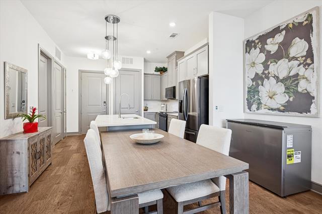 Building Photo - 2700 Old Denton Rd