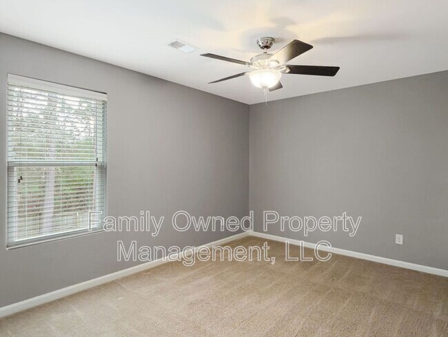 Building Photo - 159 Meadow Wood Rd