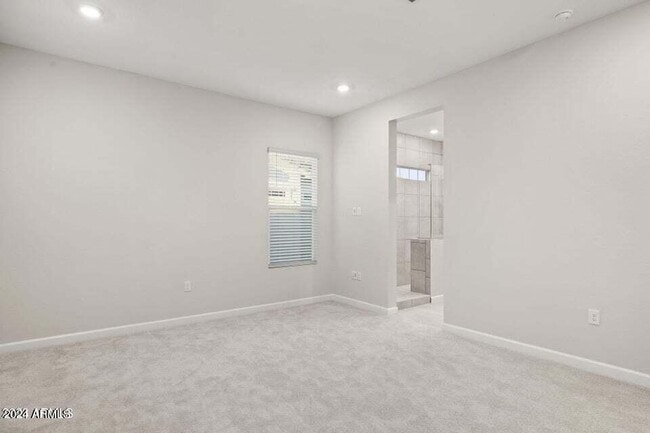 Building Photo - 5062 E Hartford Ave