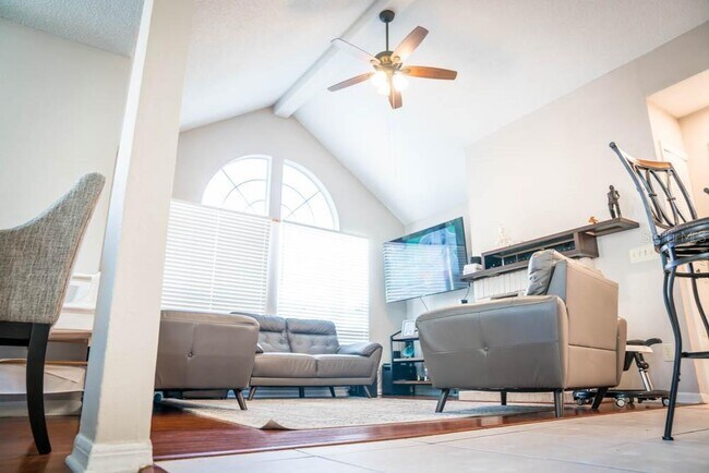 Building Photo - 605 Youngstown Pkwy