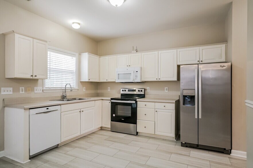 Building Photo - 320 Jewel Haven Way