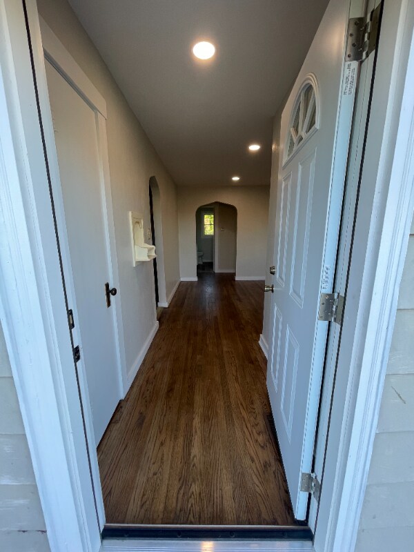 Building Photo - 1315 W Commerce St