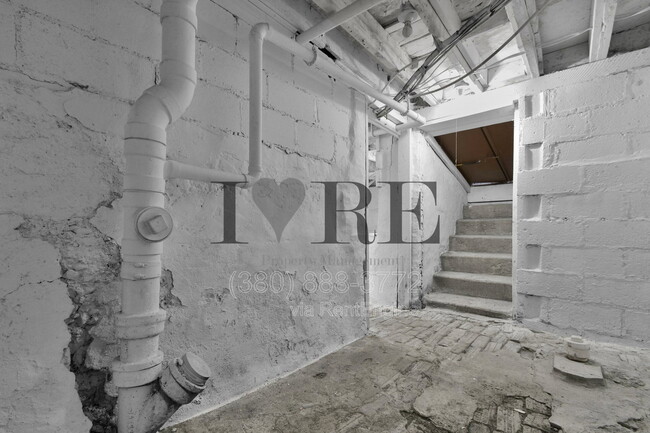 Building Photo - 429 E Mithoff St