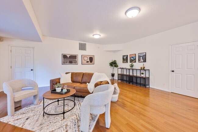 Building Photo - PRICE REDUCTION 5 Bedroom Home in the Sought-After Hillshire Estates of Bull Mountain