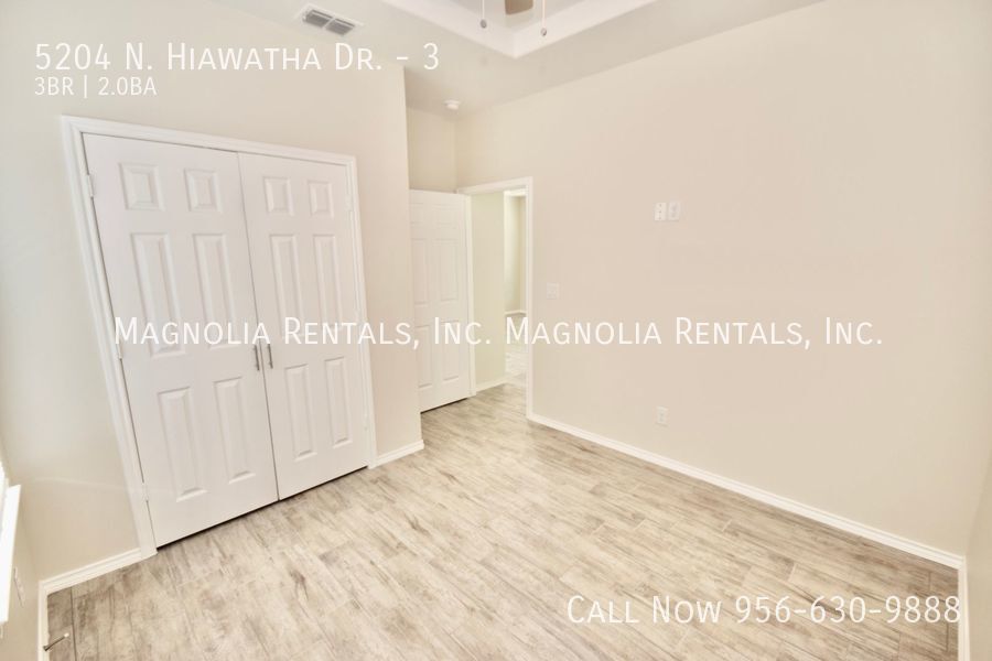 Building Photo - 5204 N Hiawatha Dr