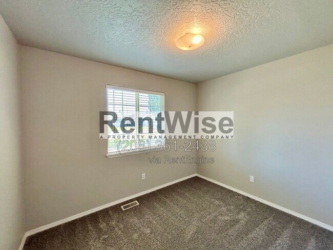 Building Photo - 14232 Carolina St