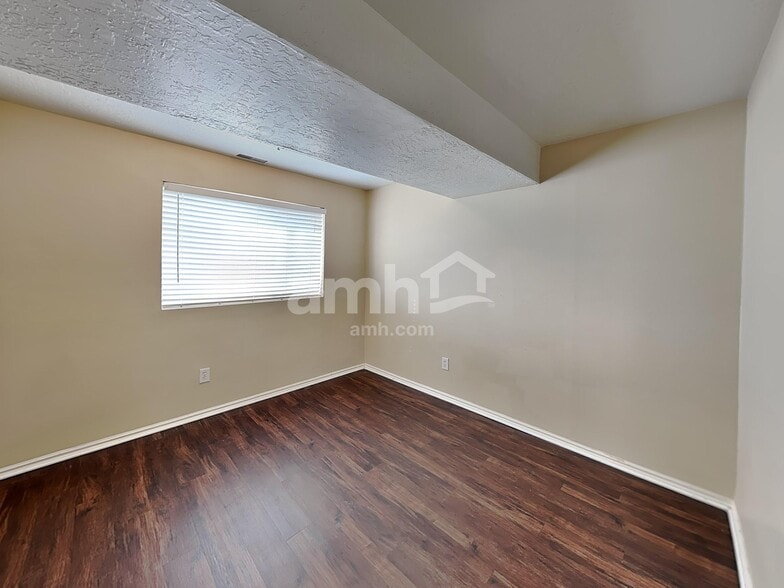 Building Photo - 771 S 900 E