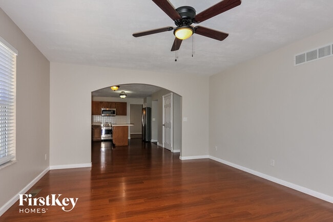 Building Photo - 901 Lands End Cir