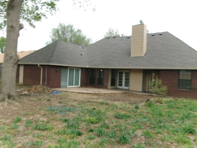 Building Photo - Pets Negotiable with Owner Approval!