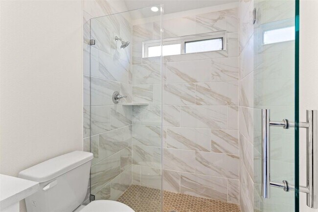 Building Photo - 6643 Escondido Dr