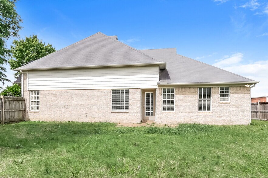 Building Photo - 8280 Dexter Ridge Cove E