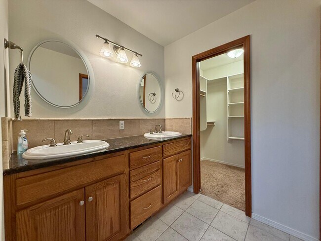 Building Photo - 6686 Washington 291B