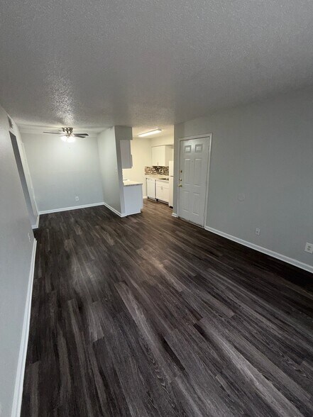 Building Photo - 2701 Green Oaks Rd