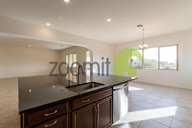 Building Photo - Beautiful Views!