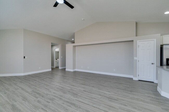 Building Photo - REMODELED 5 BEDROOM HOME IN NORTH LAS VEGAS