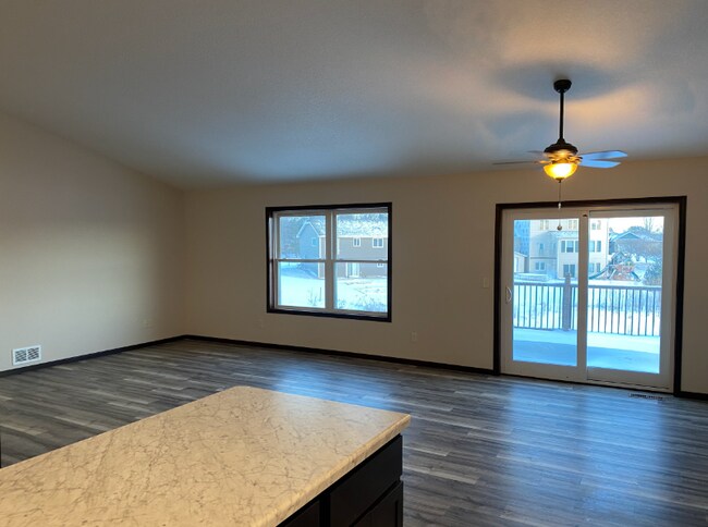 Building Photo - 906 Taft St S