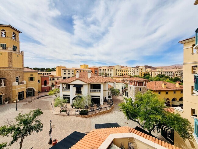 Building Photo - Live in the heart of Lake Las Vegas Village!