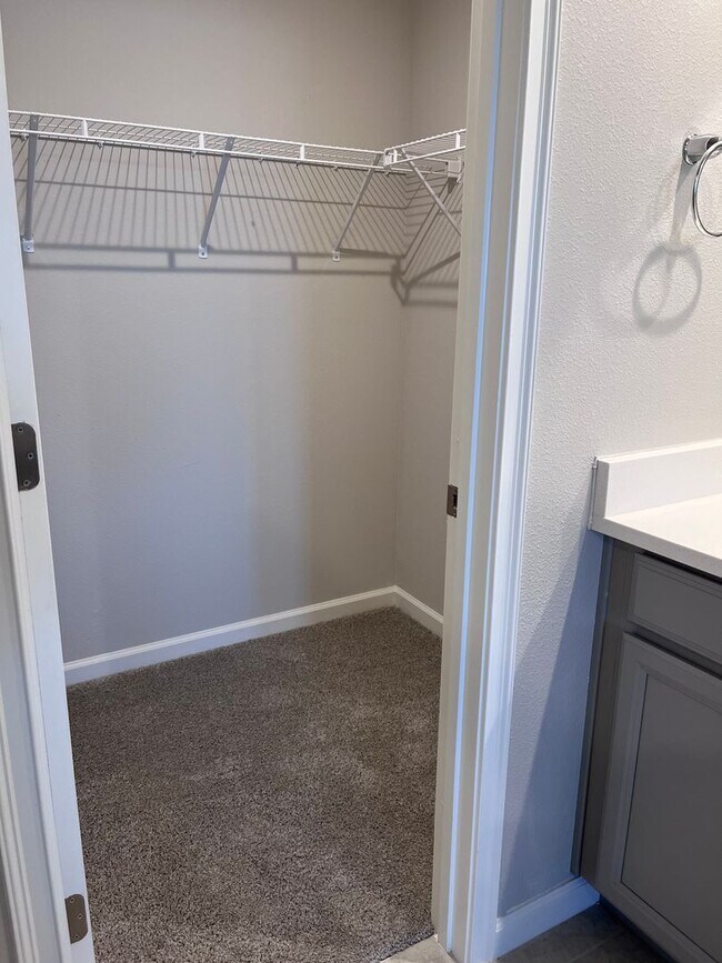 Building Photo - Beautiful 3 bedroom, 2.5 bathroom, 1 car garage townhouse for rent in Lutz!