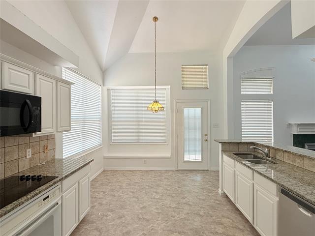 Building Photo - 1313 Baythorne Dr