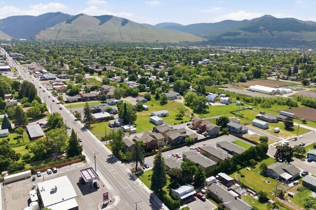 Building Photo - Two Bedroom Condominium located in Central Missoula