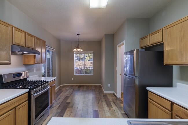 Building Photo - 19 W Soap Creek Trail