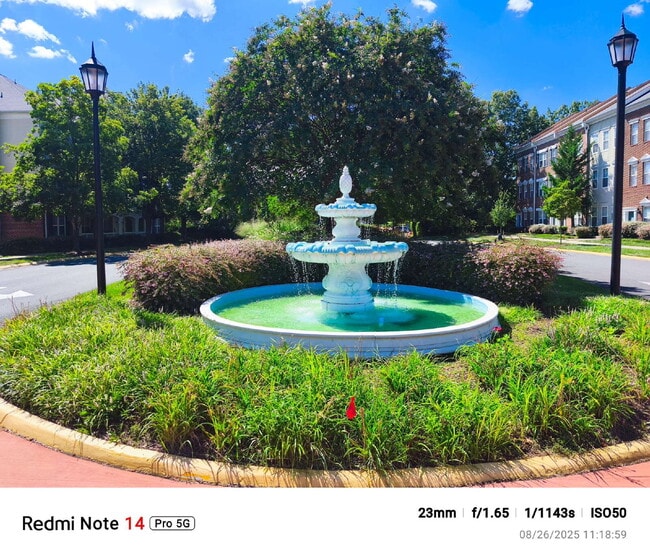 Building Photo - Vibrant Brambleton Condo Steps from Town C...