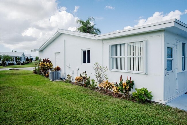 Building Photo - 2401 SW 11th Ave