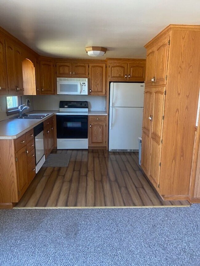 Building Photo - For Rent! Single Family Home in Owen J Roberts!