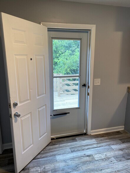 Building Photo - 738 Flint Ridge Dr