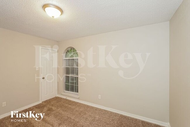 Building Photo - 2608 Park Valley Dr