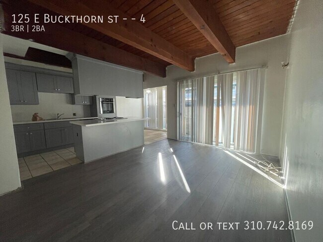 Building Photo - 125 E Buckthorn St