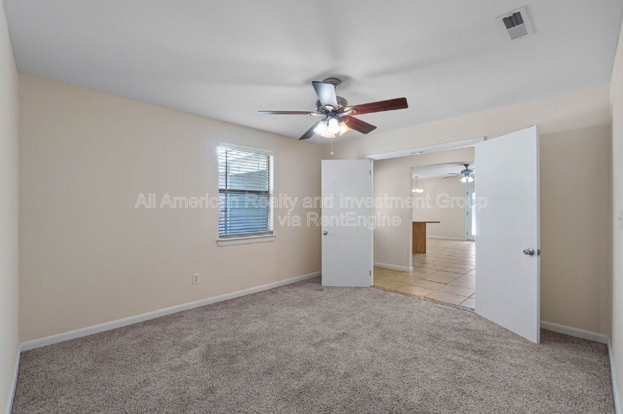 Building Photo - 137 Deville Dr