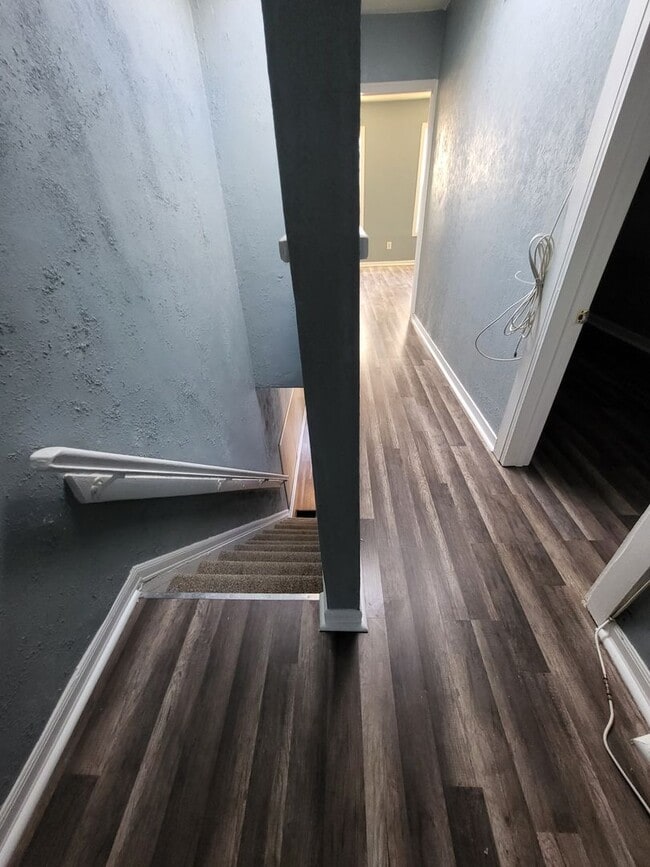 Building Photo - 3Br/1Ba Townhouse
