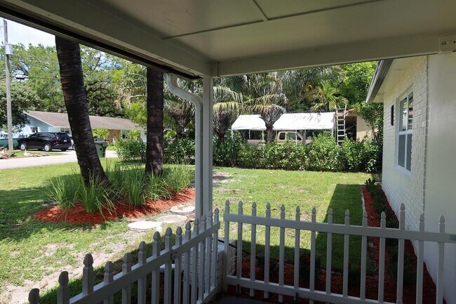 Building Photo - 2630 SW 49th Ct