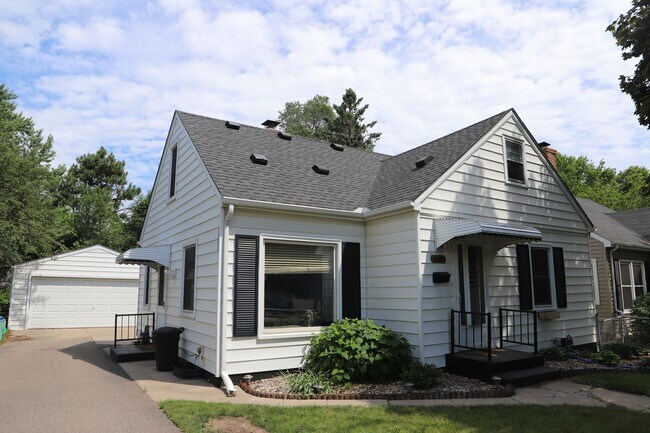 Building Photo - 6510 Cedar Lk Rd S