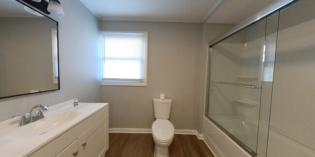 Building Photo - 517 Lois Ln