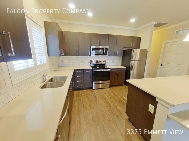 Building Photo - Fabulous Townhome in Stetson Hills! - Leas...