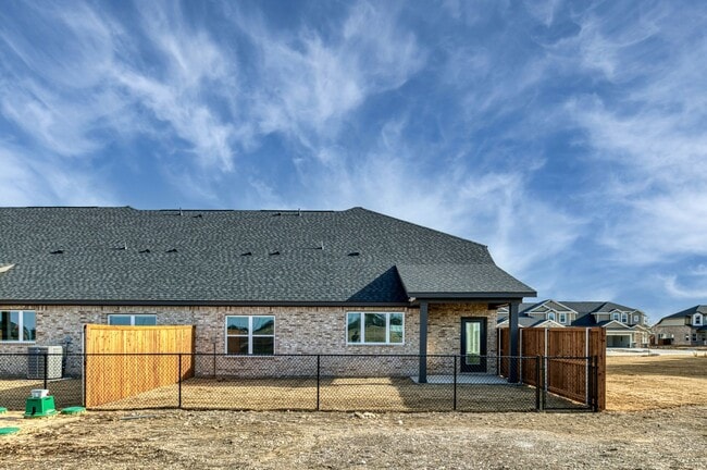 Building Photo - AVAILABLE NOW! 3 BEDROOM TRIPLEX LOT LOCATED ON 1-ACRE LOT IN MIDLOTHIAN, TX!