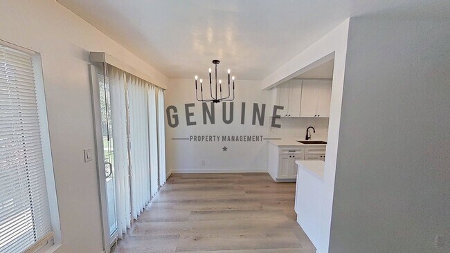 Building Photo - Stunning 2nd Story 3 Bedroom Condo in Woodlake Villas, La Habra