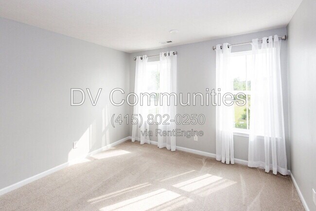 Building Photo - 7226 Hillsview Dr
