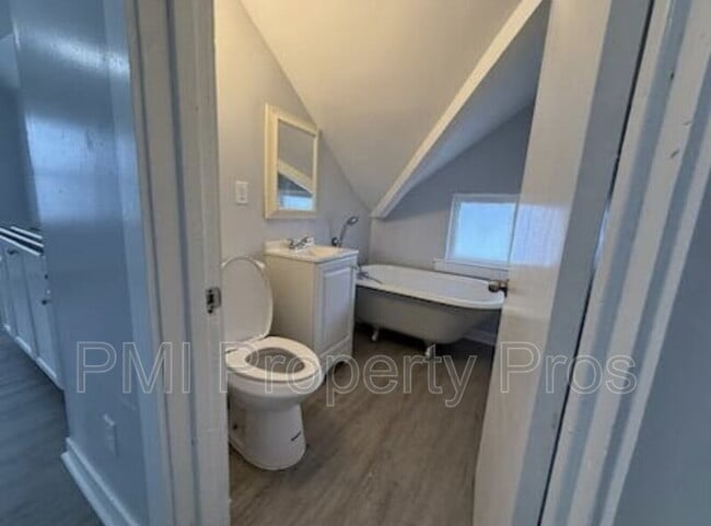 Building Photo - 3225a N 27th St