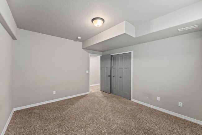 Building Photo - Beautifully Updated 4-Bedroom Home with Op...