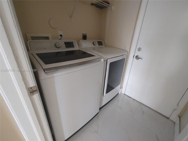 Building Photo - 21872 SW 95th Pl