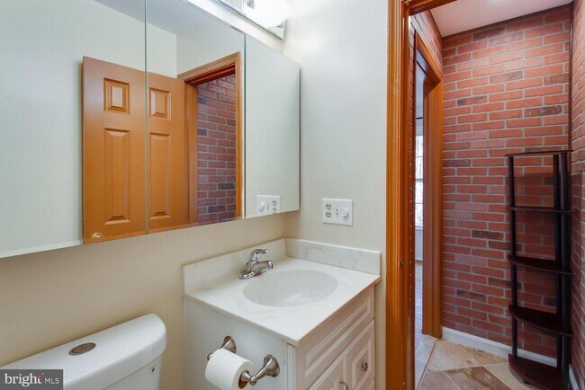 Building Photo - 4428 Holly Ave