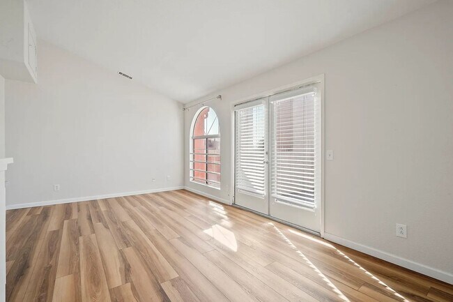 Building Photo - SD: Stunning 3BD/2.5BA Townhome in Imperial Beach with Ocean Views, Rooftop Patio & In-Unit Laundry