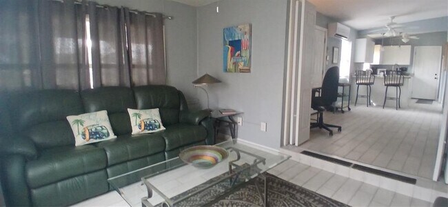 Building Photo - 115 Duxbury Ave