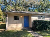 Building Photo - Live Oak Dr. / MDM Properties 1 LLC