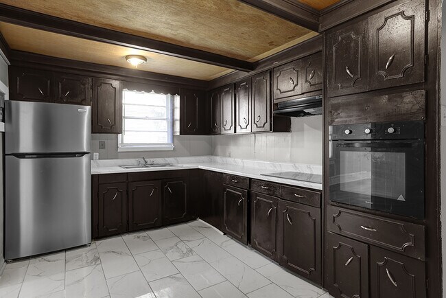 Building Photo - 2221 Gurnee Ave